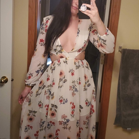 Forever 21 Dresses & Skirts - Forever 21 Floral Long Sleeve Dress with Sides Cut Out